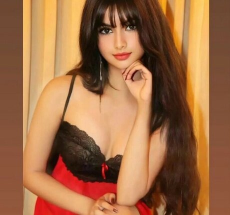 Aishwarya Harishankar モデル 画像