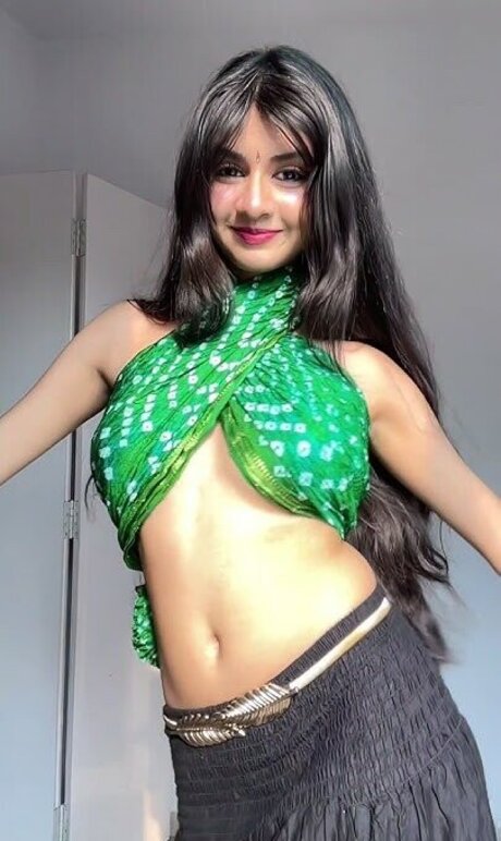 Aishwarya Harishankar ポルノモデル アーカイブ