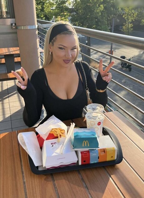 Shirin David ポルノスター セクシー ギャラリー