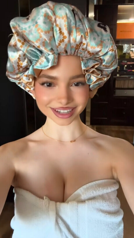 Demitra Kalogeras ポルノモデル 画像