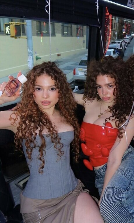 Demitra Kalogeras 完璧なモデル 写真