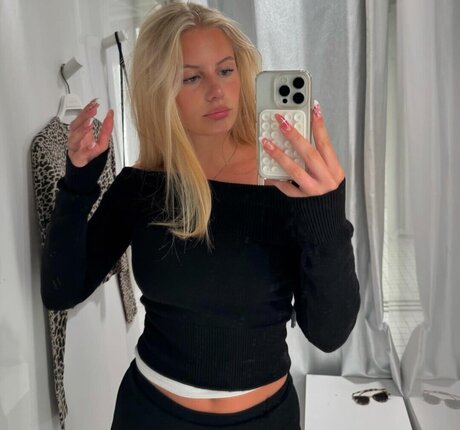 Luisa mnck セックスモデル 画像