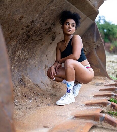 graefiin melanin 女優 画像