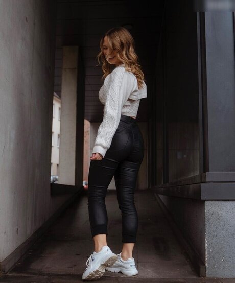 Lisa K ppers 女優 写真
