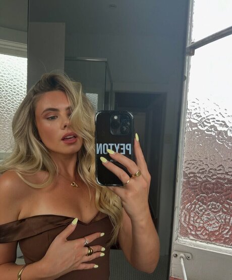 Peyton Cole スター 写真