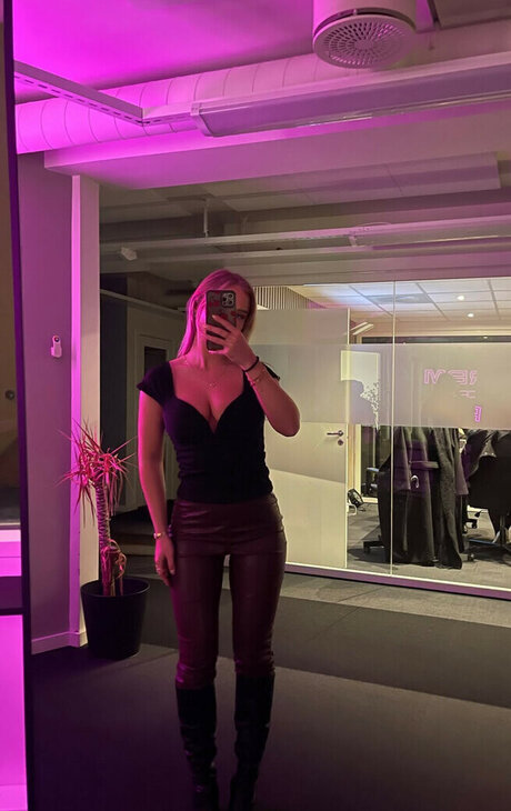 Ingeborg Anna Matilde Hansen ポルノモデル 写真