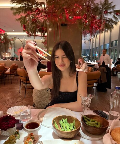Sinem Melek Co kun 最高のスター 写真