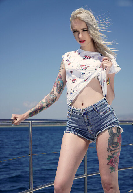 Arteya Dee トップモデル 画像