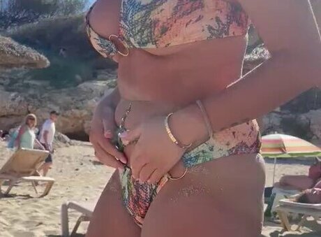 Leyla Lahouar セクシーモデル ギャラリー