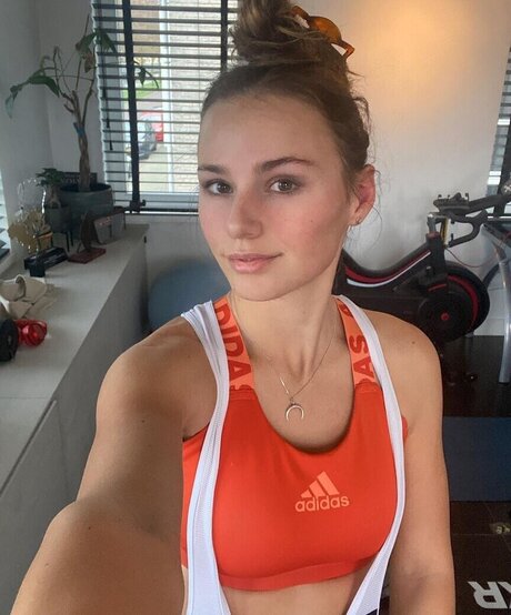 Puck Moonen ポルノ女優 写真