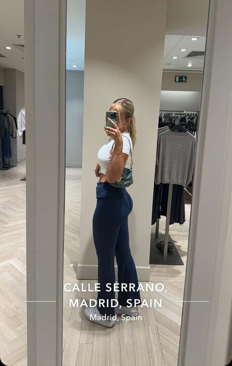 Sophie Schnur ポルノスター ヌード 写真