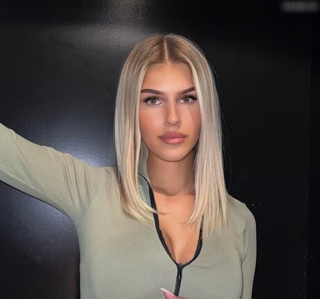 Sophie Schnur ポルノスター 可愛い 画像