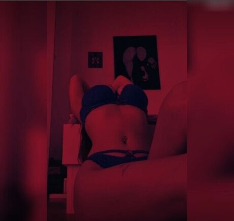 小さいチンポのシーメールOnlyFans アダルト 写真