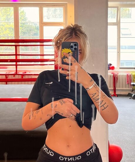Loredana Zefi 美しいスター 画像