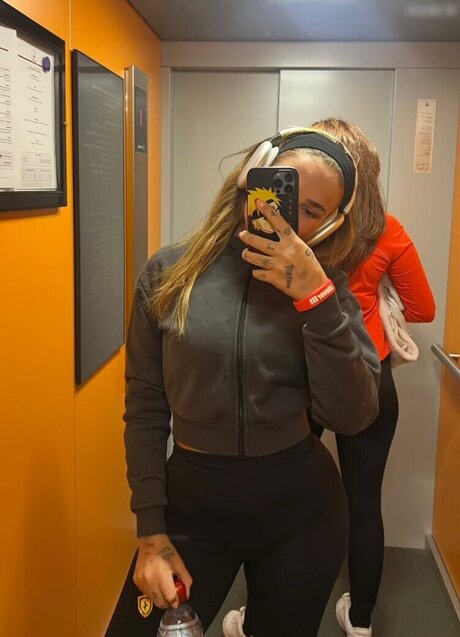 Loredana Zefi 無料モデル 写真