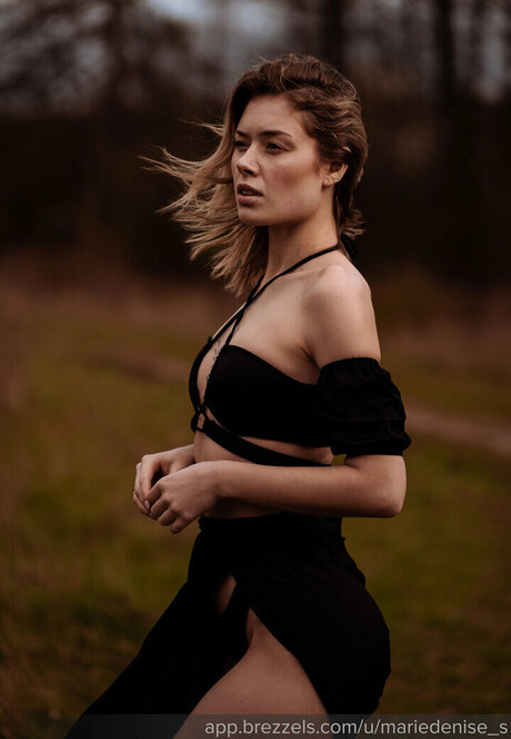 Marie Denise Schwarz ポルノスター 写真