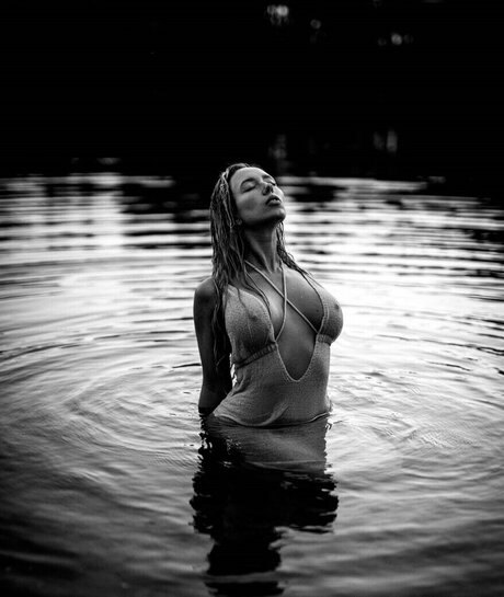 Nicole Marrone アートスター 写真