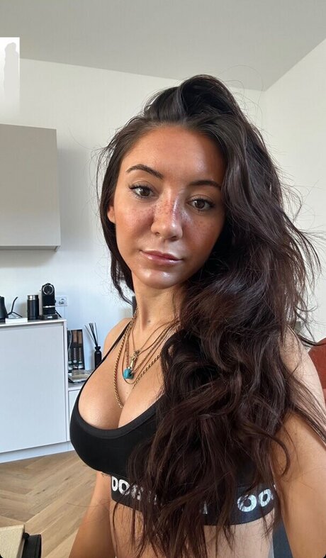Merve zkan トップモデル 画像