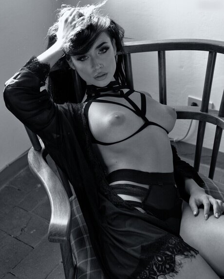 Giulia Biagioli アートモデル 画像