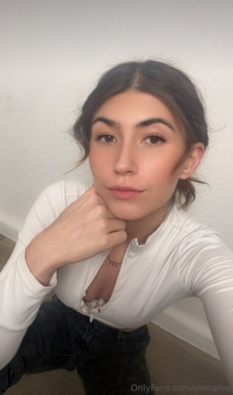 Elenafee モデル 写真