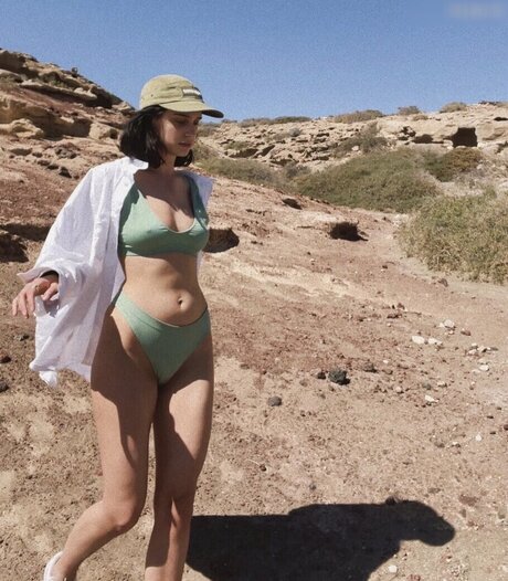 Dina Ratner ヌードスター 写真