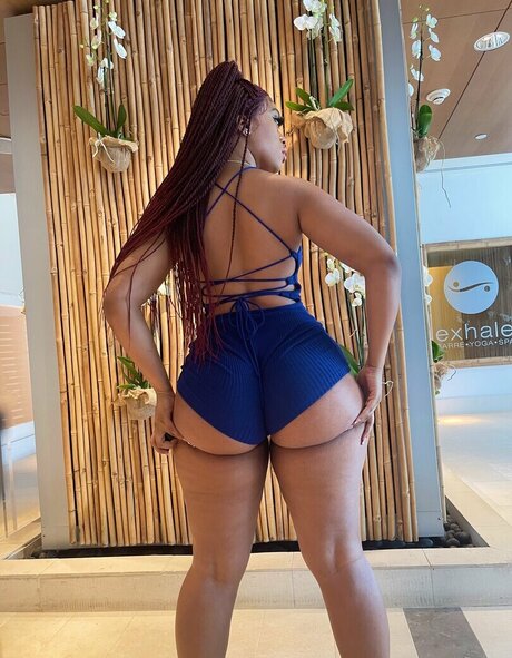 NyNyirene セックスモデル 画像