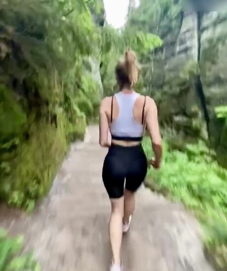 巨尻熟女オンリーファンズ ポルノグラフィック 写真