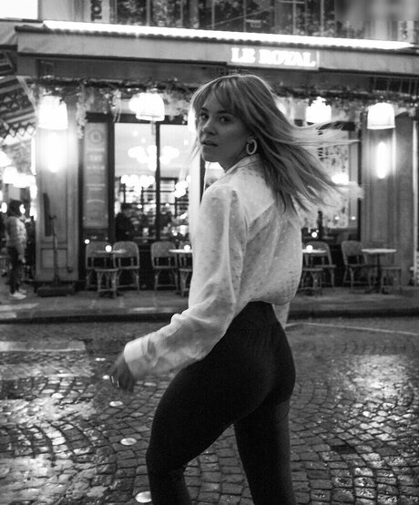 Diana zur L wen 完璧なポルノスター 写真