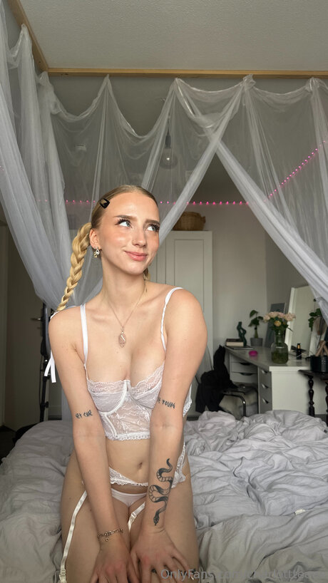かわいいシーメールオンリーファンズ 無料セックス 写真