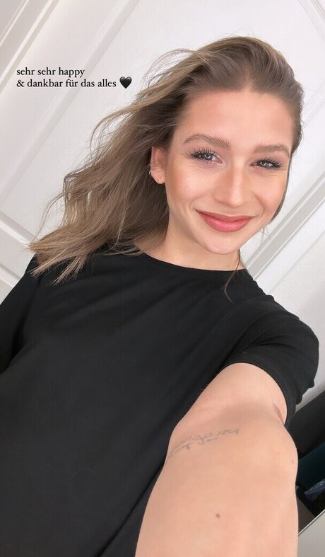 Jana Wosnitza ホットモデル 画像