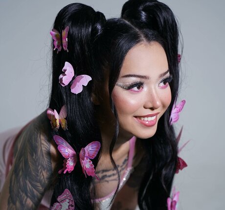 Bella Poarch ホットスター 写真