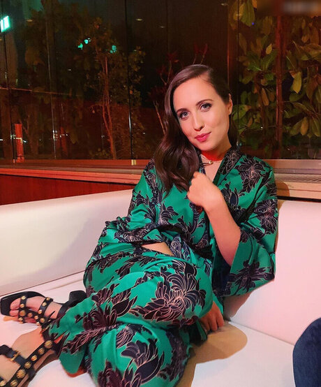Alice Merton ポルノスター アダルト 写真