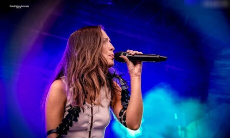 Alice Merton ヌードモデル 写真