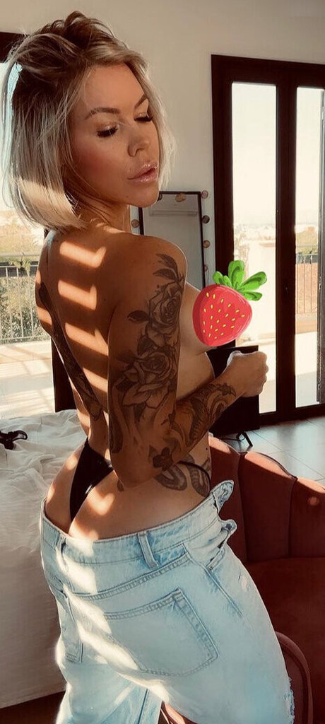 Lara Bergmann 完璧なポルノスター 写真