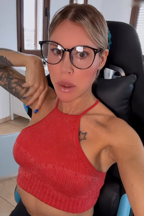 Lara Bergmann ポルノスター 可愛い ギャラリー