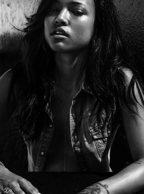 Karrueche Tran ポルノ女優 写真