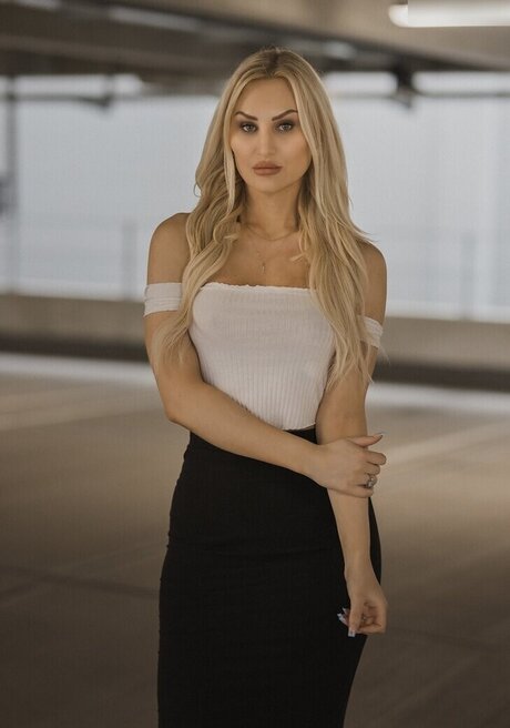 Giulie Hope Santana セックスモデル 画像