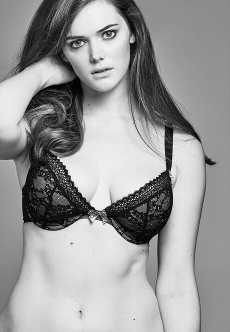 Sophie Thomas ヌードのポルノスター 画像