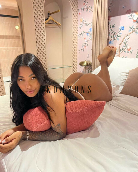 Thayna Telles ポルノスター 素敵 写真