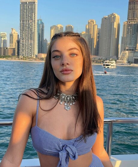 Leyla Afshonkar 美しいスター 写真