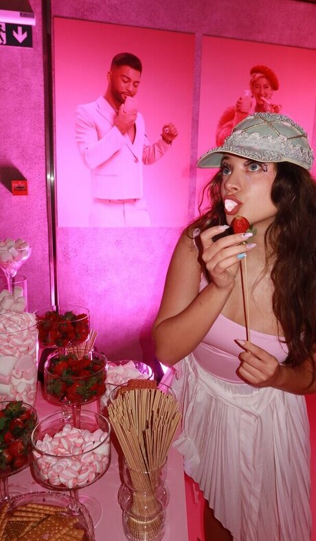 Leyla Afshonkar かわいいモデル 写真