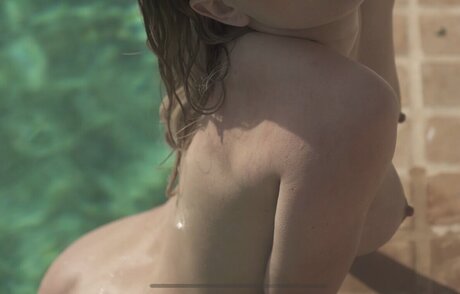 Julia R mmelt ヌードモデル 画像