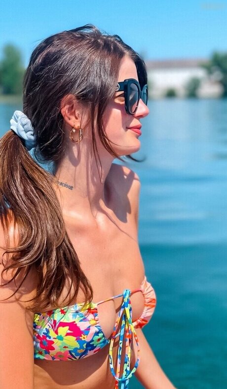 筋肉質な女性 オンリーファンズ 美しい裸 画像