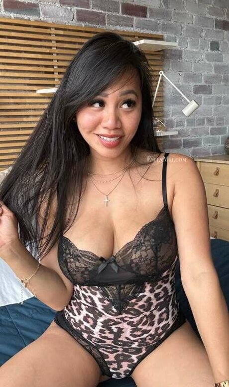 Emily Mai ポルノスター HD 写真