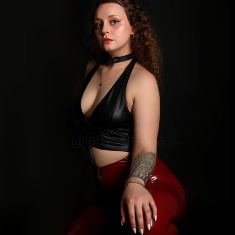 Lady Sativa ポルノ女優 写真