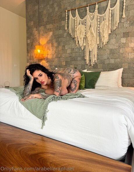 Arabelle Raphael ヌード女優 写真