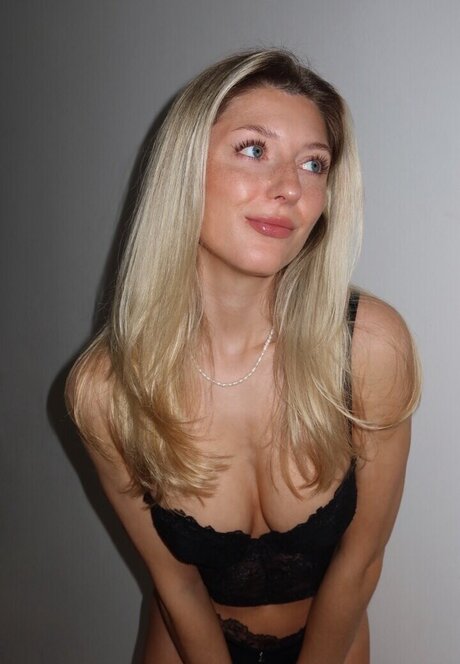 Tina Nora 最高のポルノスター 写真