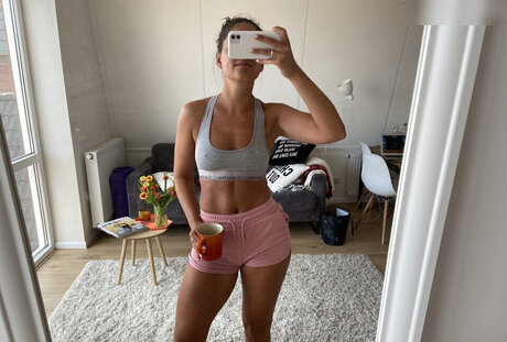 Alexandra Ianculescu セクシーモデル 画像