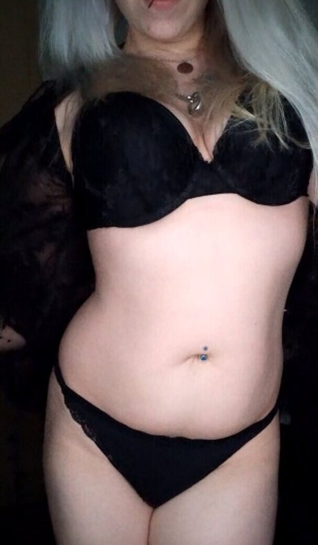 熟女の手コキOnlyFans アートヌード アーカイブ