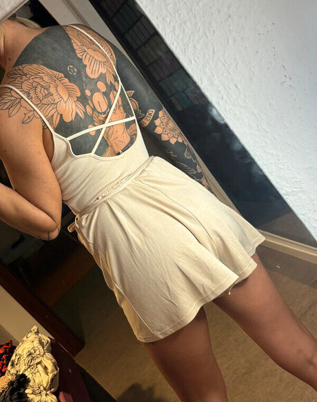 アジア人の指入れ OnlyFans ヌード 画像
